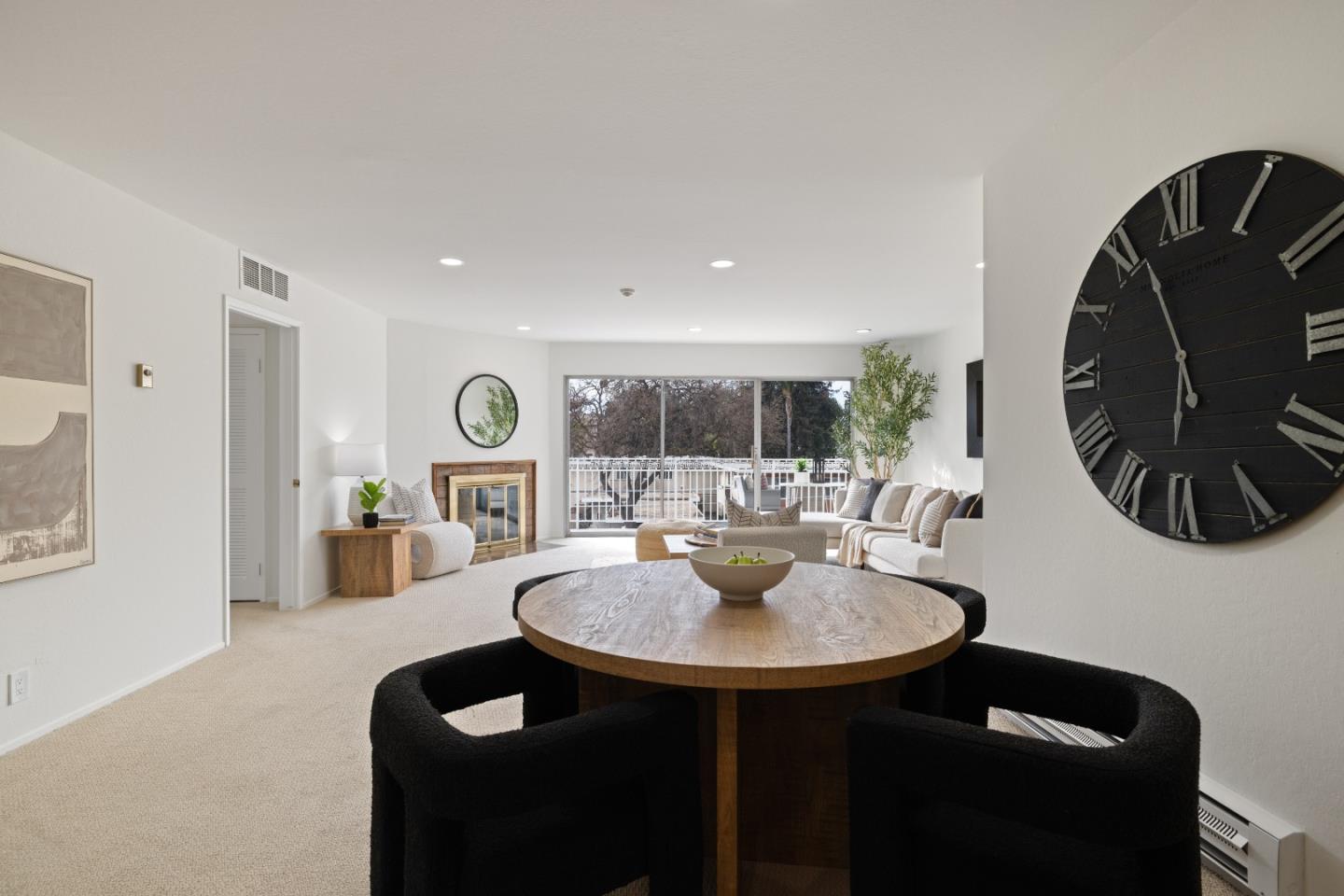 Detail Gallery Image 6 of 22 For 1945 Mount Vernon Ct #16,  Mountain View,  CA 94040 - 2 Beds | 2 Baths