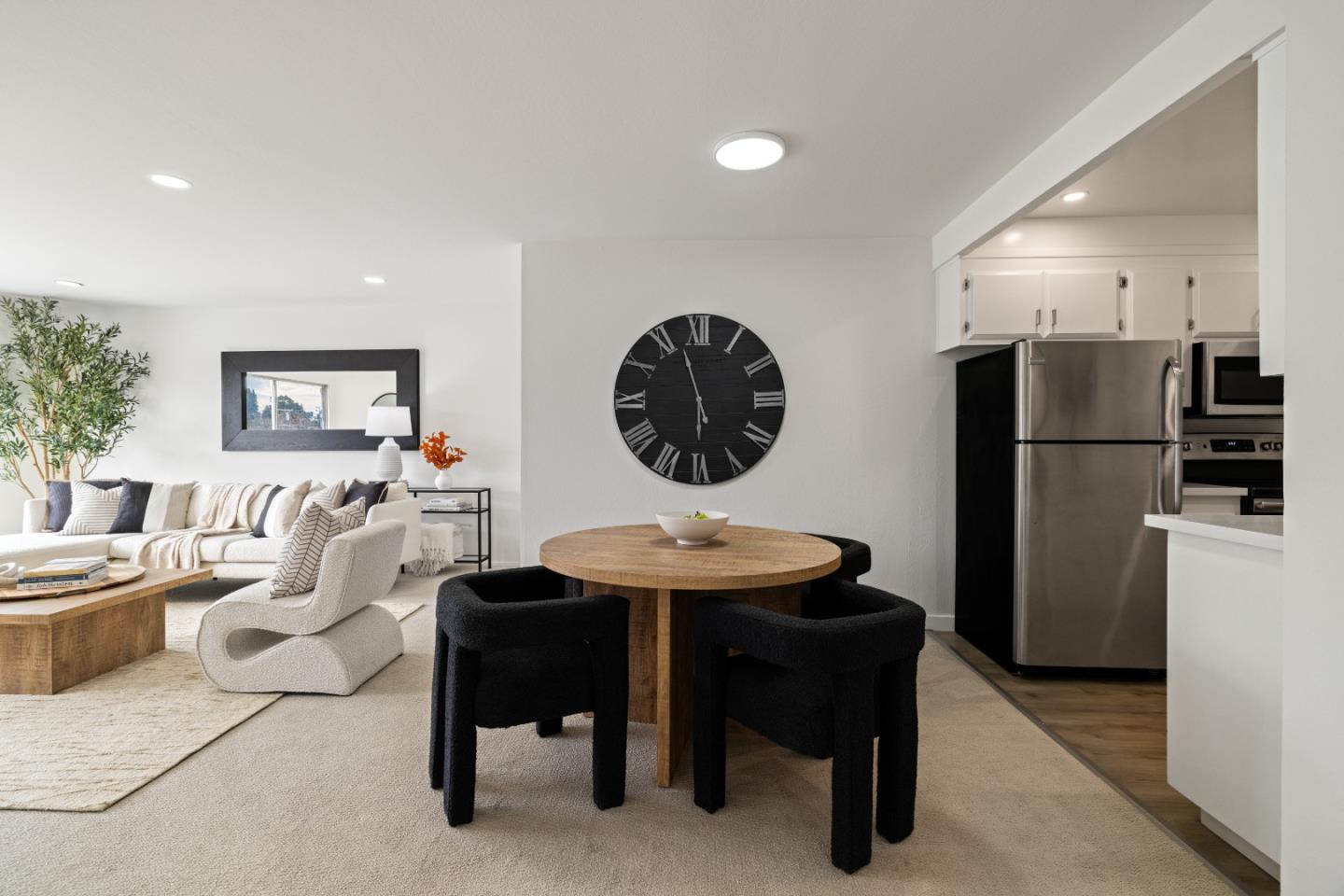 Detail Gallery Image 7 of 22 For 1945 Mount Vernon Ct #16,  Mountain View,  CA 94040 - 2 Beds | 2 Baths