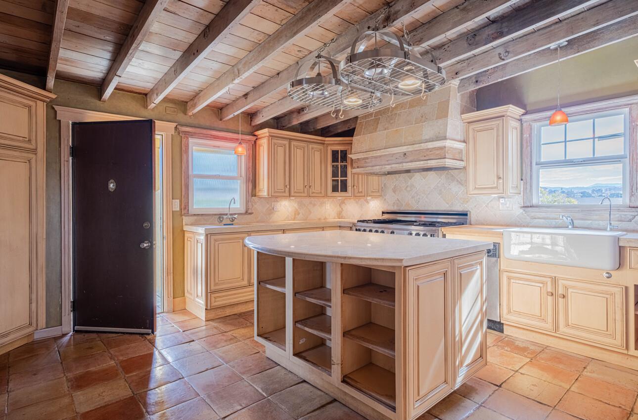 Detail Gallery Image 11 of 48 For 1800 Luxton St, Seaside,  CA 93955 - 3 Beds | 2 Baths