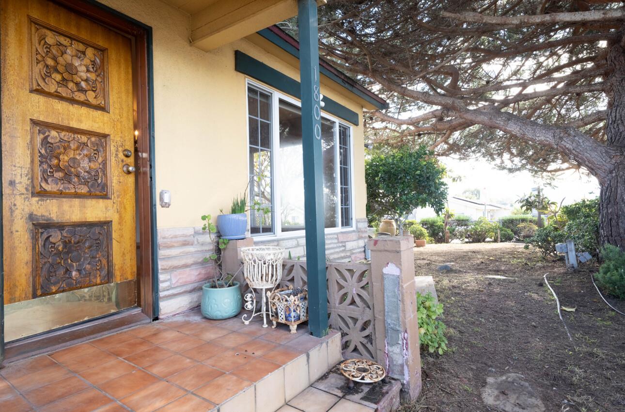 Detail Gallery Image 3 of 48 For 1800 Luxton St, Seaside,  CA 93955 - 3 Beds | 2 Baths