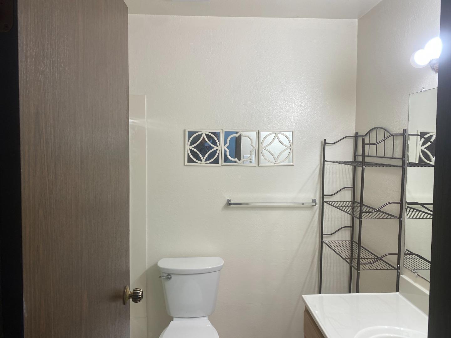 Detail Gallery Image 12 of 26 For 81 Camelot Ct, Daly City,  CA 94015 - 3 Beds | 2 Baths