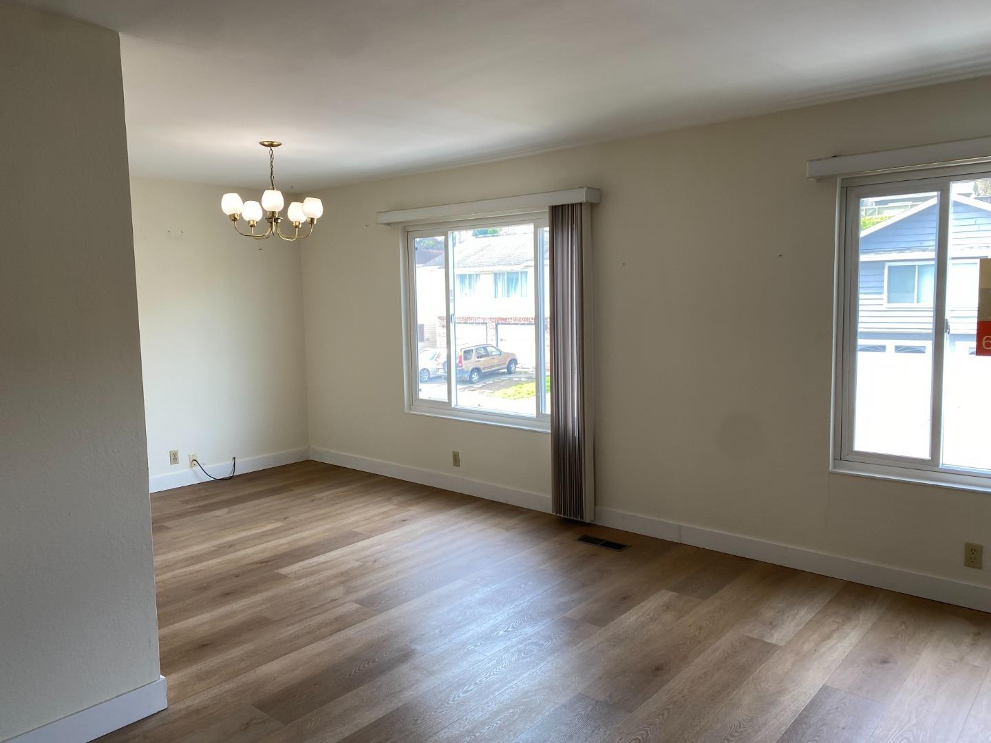 Detail Gallery Image 2 of 8 For 81 Camelot Ct, Daly City,  CA 94015 - 3 Beds | 2 Baths