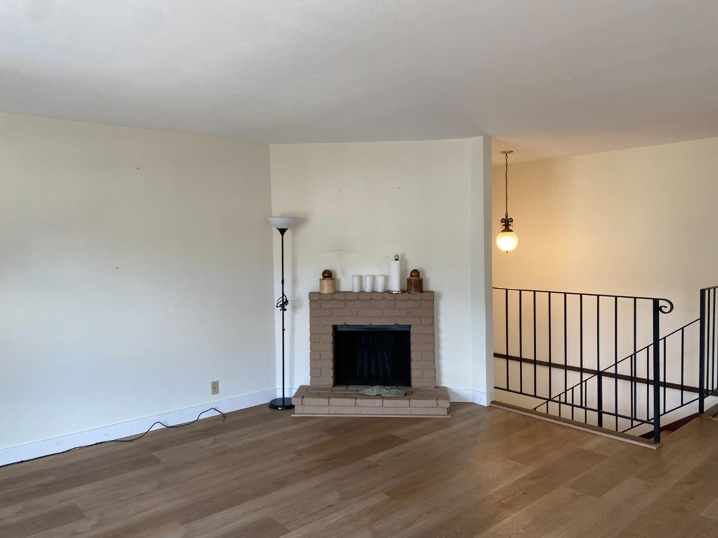 Detail Gallery Image 3 of 8 For 81 Camelot Ct, Daly City,  CA 94015 - 3 Beds | 2 Baths