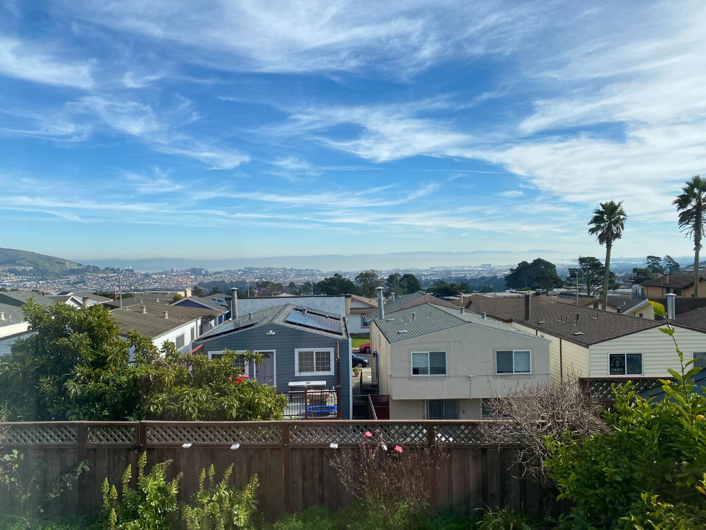 Detail Gallery Image 8 of 8 For 81 Camelot Ct, Daly City,  CA 94015 - 3 Beds | 2 Baths