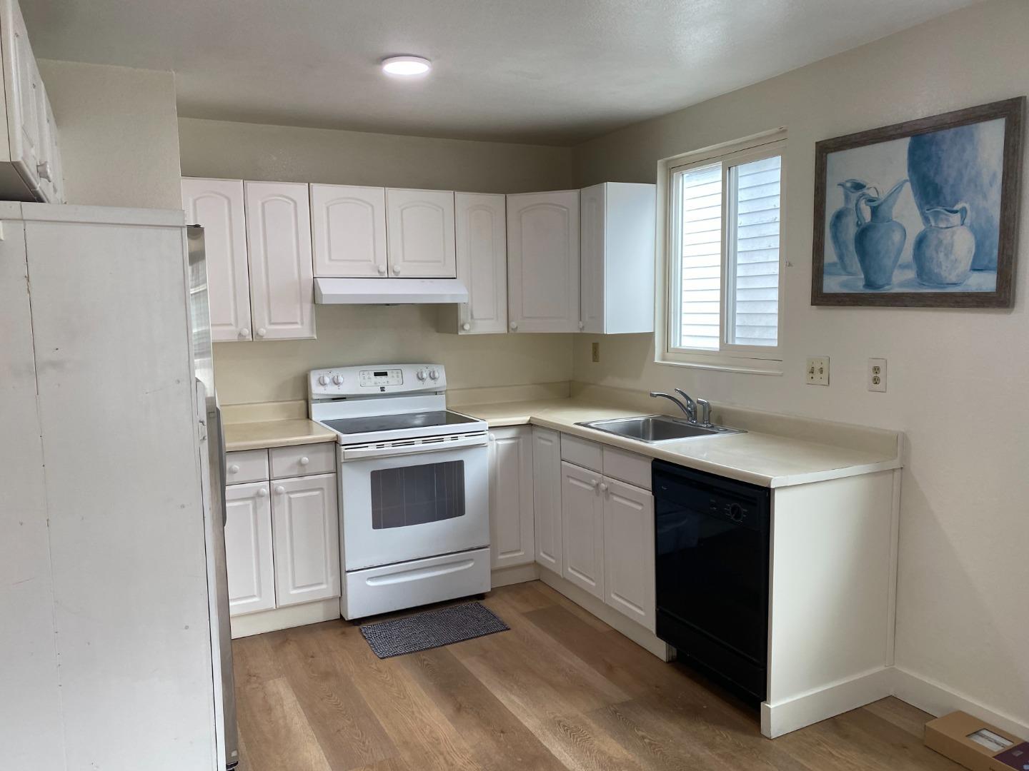 Detail Gallery Image 9 of 26 For 81 Camelot Ct, Daly City,  CA 94015 - 3 Beds | 2 Baths