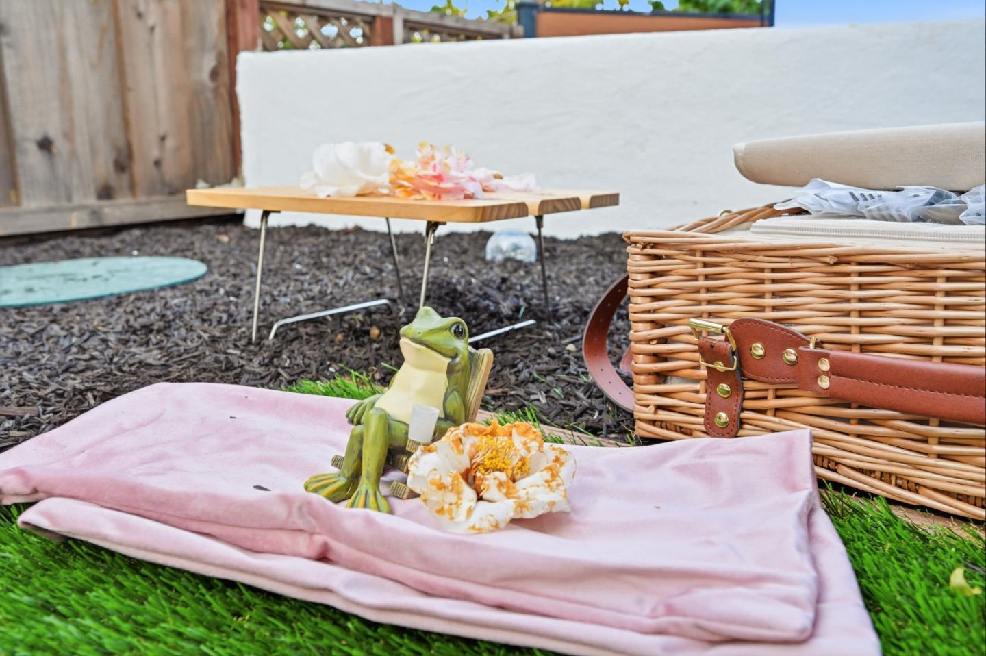 Detail Gallery Image 115 of 162 For 1609 Molitor Rd, Belmont,  CA 94002 - 4 Beds | 3 Baths