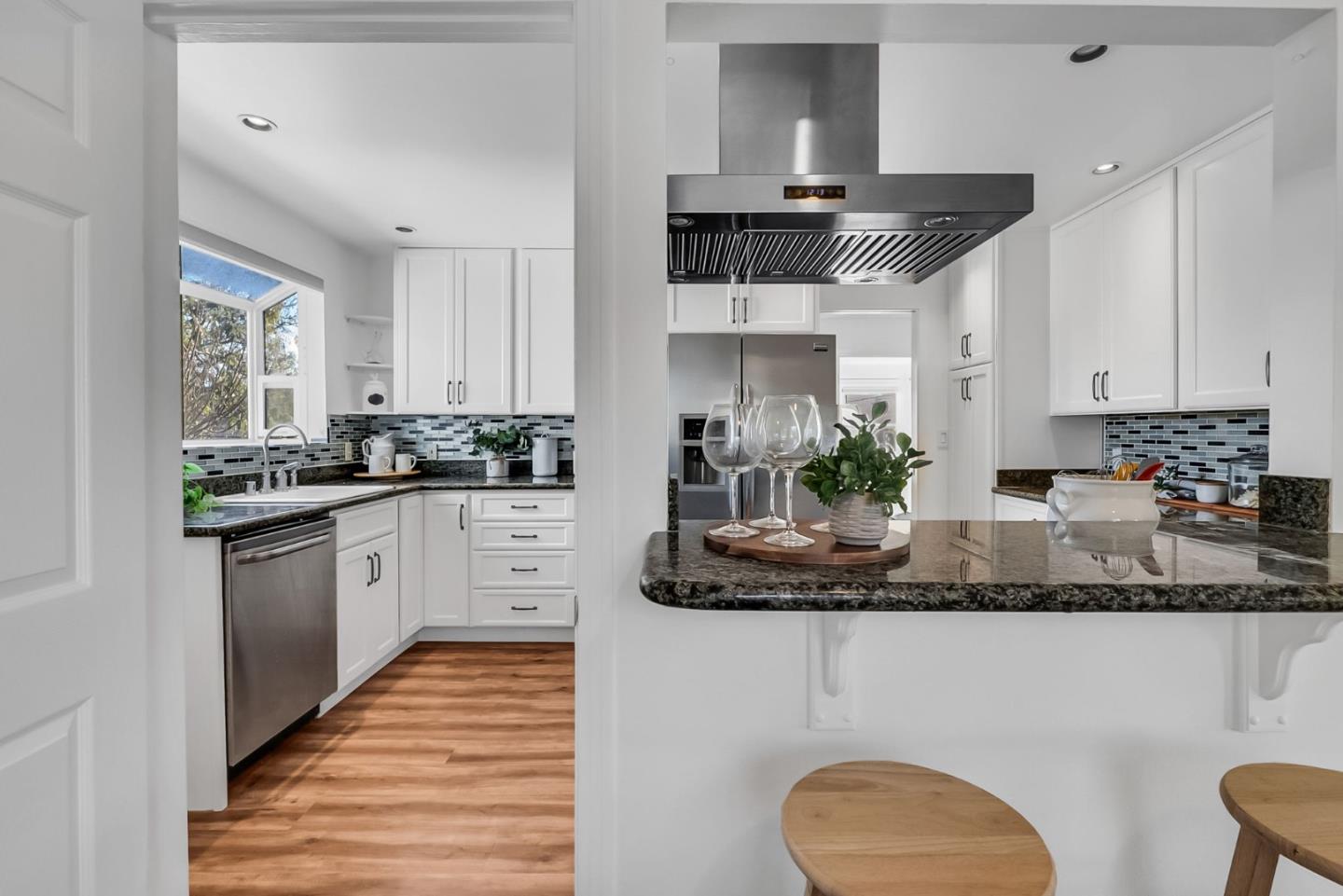 Detail Gallery Image 10 of 29 For 10 Colegrove Ct, San Mateo,  CA 94403 - 2 Beds | 2 Baths