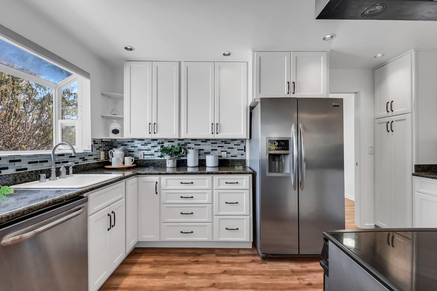 Detail Gallery Image 11 of 29 For 10 Colegrove Ct, San Mateo,  CA 94403 - 2 Beds | 2 Baths