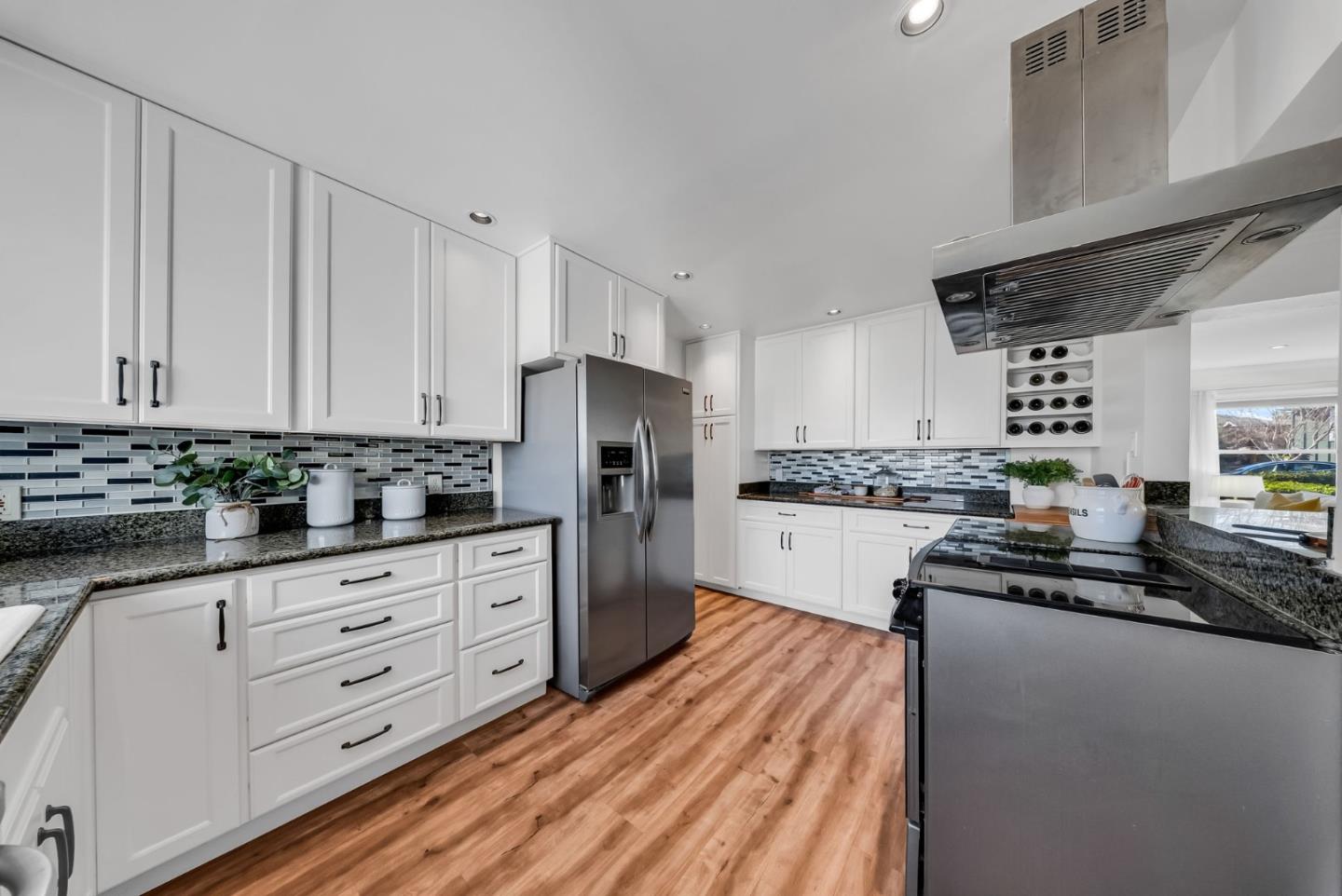 Detail Gallery Image 13 of 29 For 10 Colegrove Ct, San Mateo,  CA 94403 - 2 Beds | 2 Baths