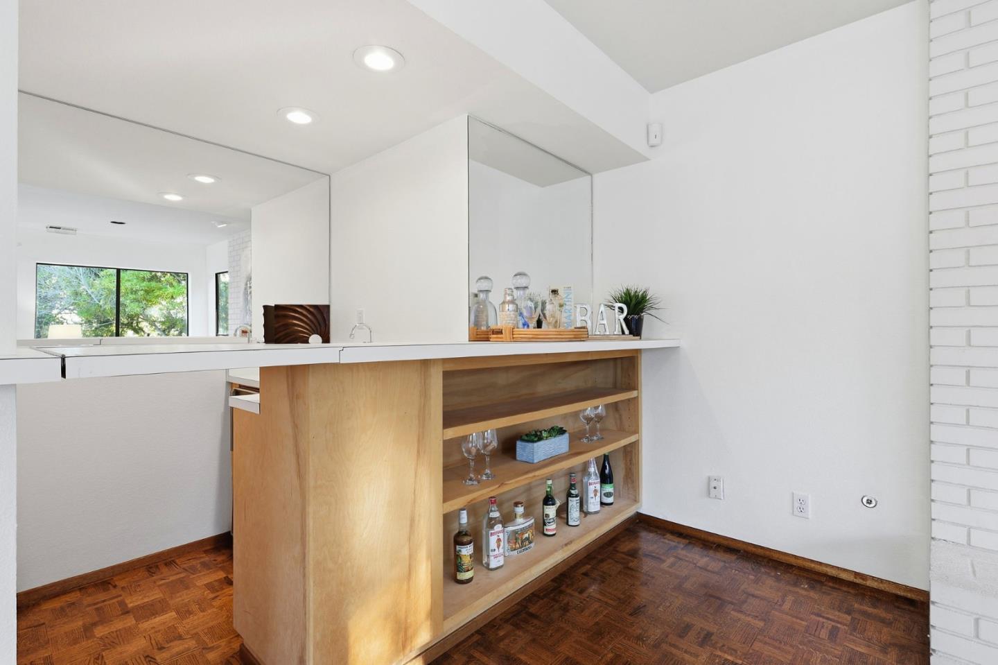 Detail Gallery Image 18 of 42 For 100 Rizal Dr, Hillsborough,  CA 94010 - 4 Beds | 3/1 Baths