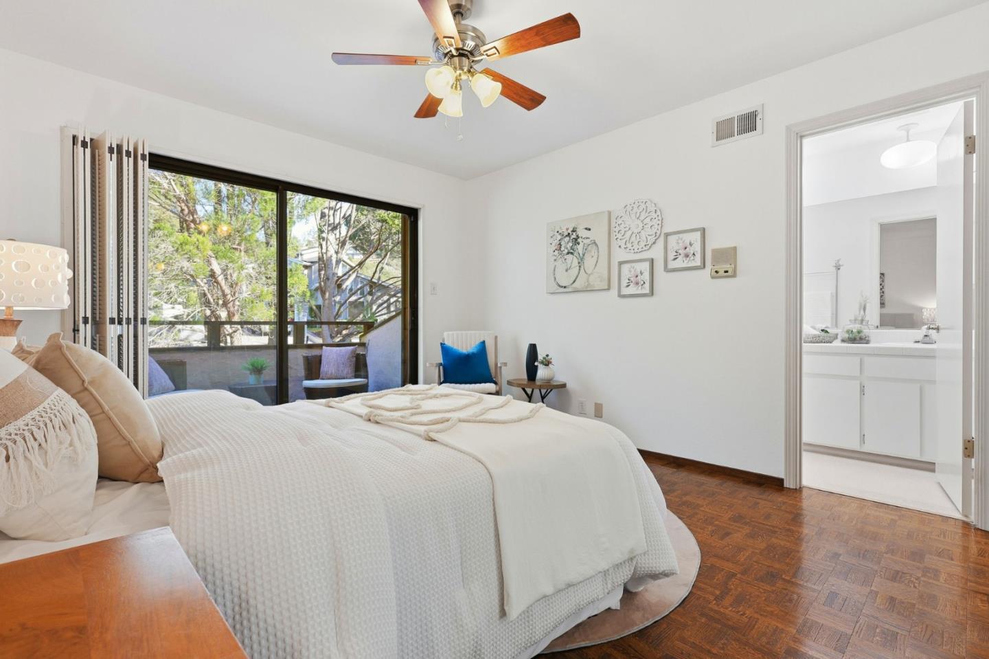 Detail Gallery Image 22 of 42 For 100 Rizal Dr, Hillsborough,  CA 94010 - 4 Beds | 3/1 Baths