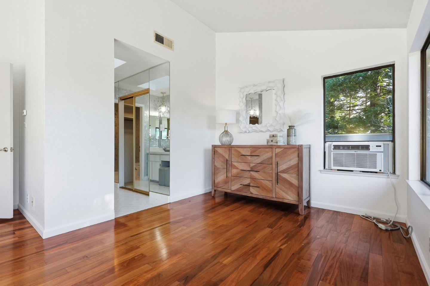 Detail Gallery Image 28 of 42 For 100 Rizal Dr, Hillsborough,  CA 94010 - 4 Beds | 3/1 Baths