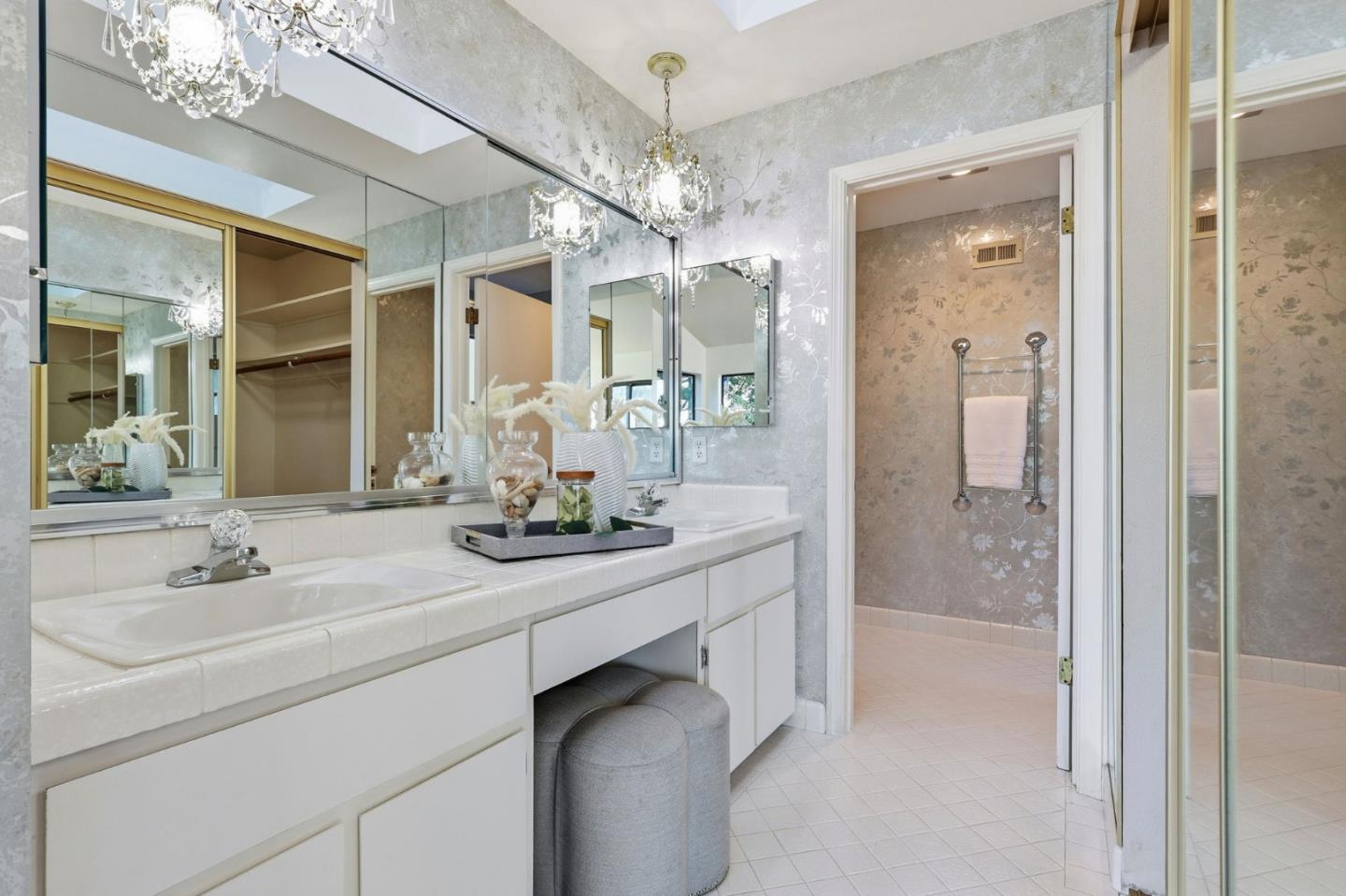 Detail Gallery Image 33 of 42 For 100 Rizal Dr, Hillsborough,  CA 94010 - 4 Beds | 3/1 Baths