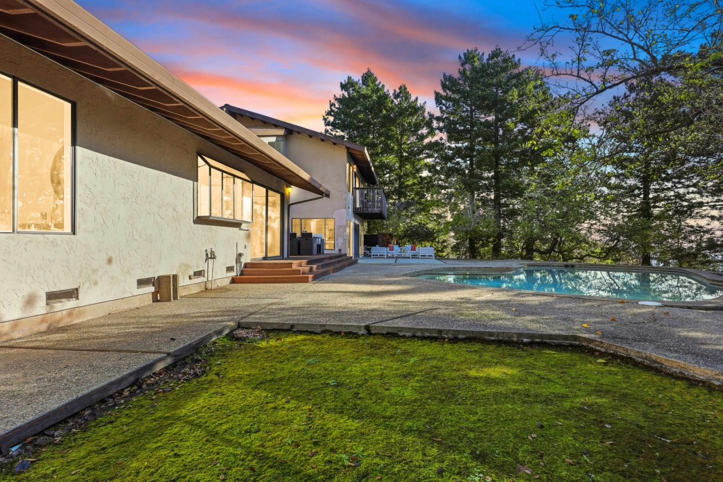 Detail Gallery Image 37 of 42 For 100 Rizal Dr, Hillsborough,  CA 94010 - 4 Beds | 3/1 Baths