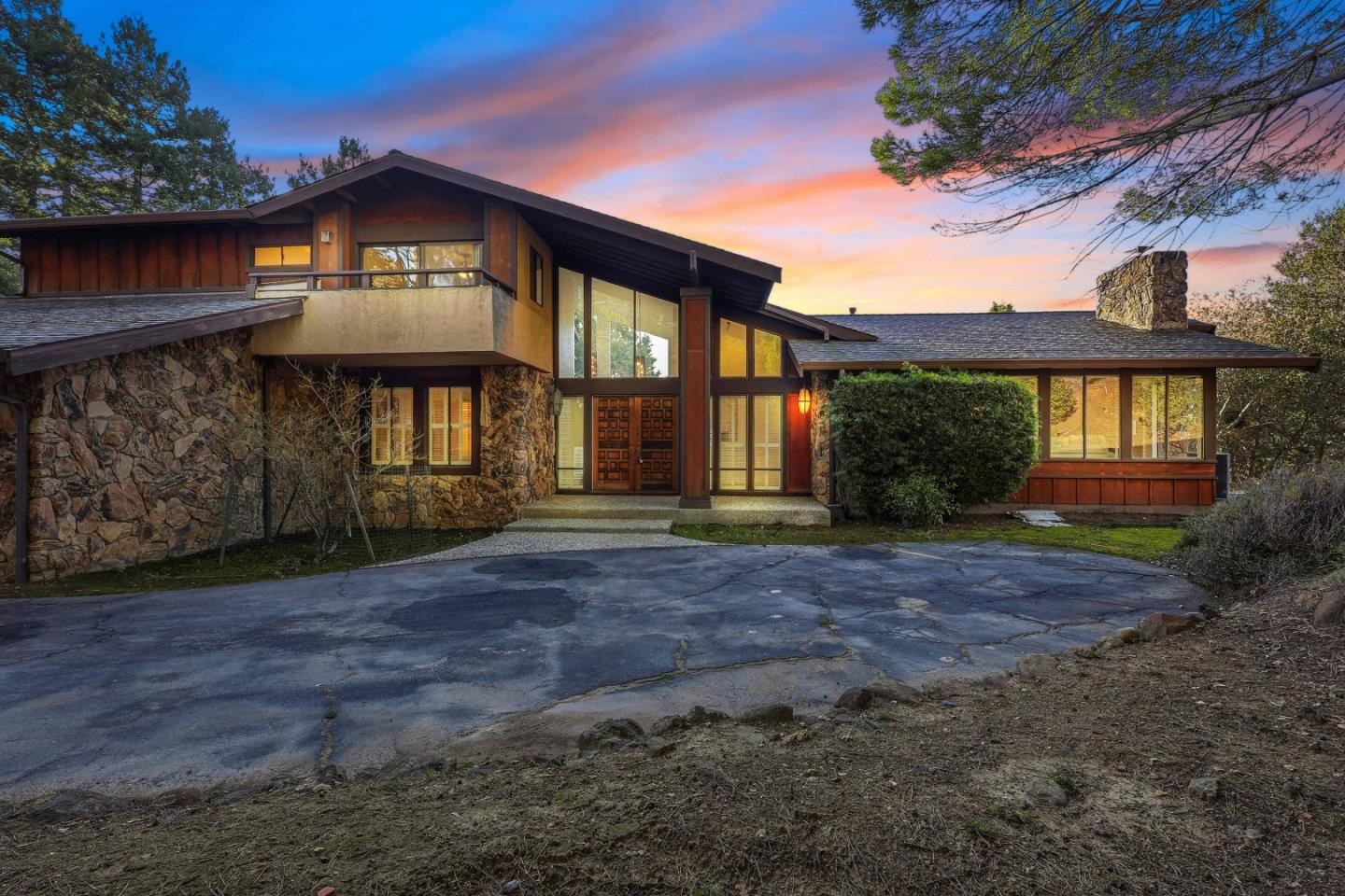 Detail Gallery Image 4 of 42 For 100 Rizal Dr, Hillsborough,  CA 94010 - 4 Beds | 3/1 Baths