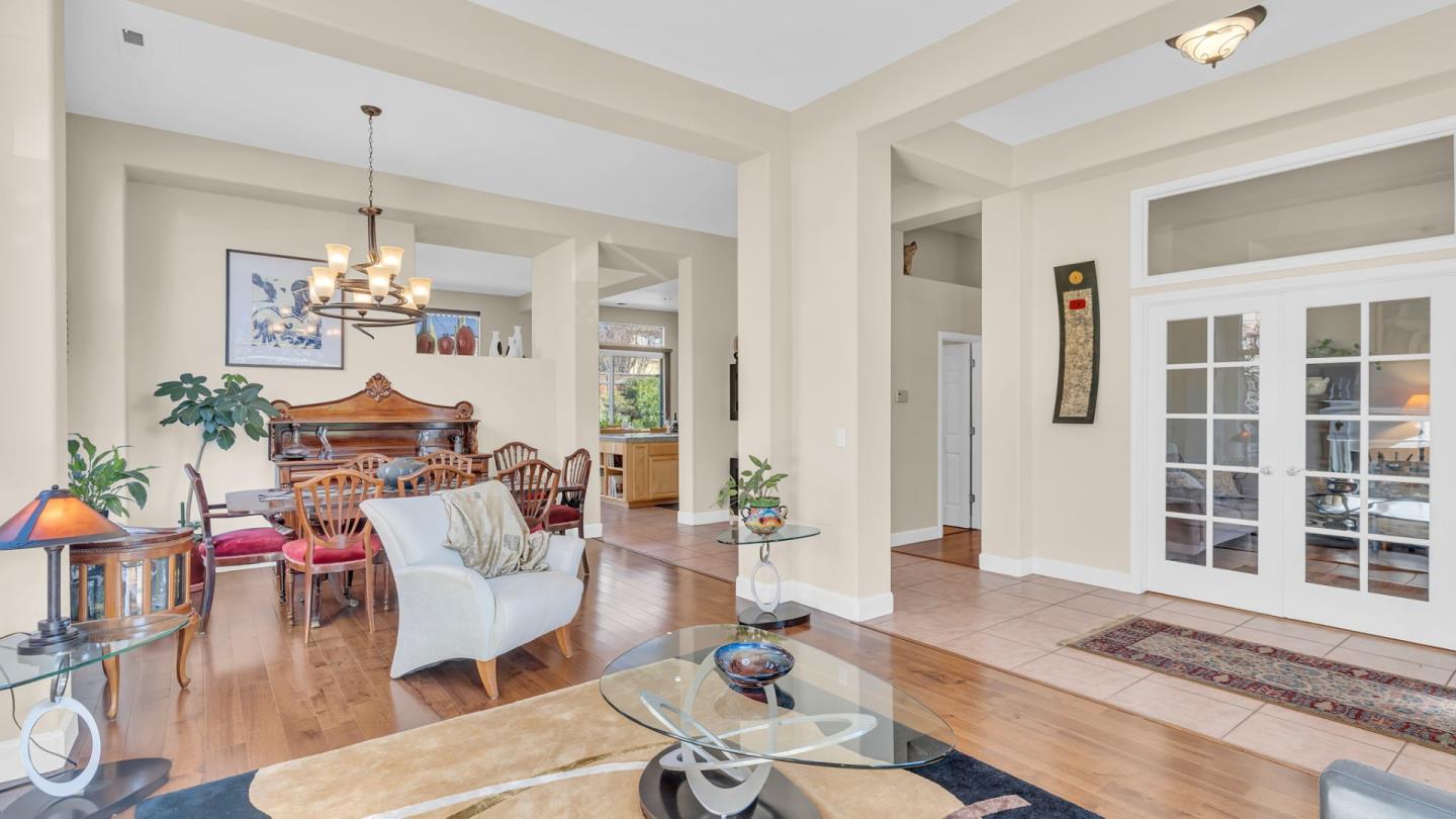 Detail Gallery Image 11 of 49 For 19098 Ravenswood Ct, Morgan Hill,  CA 95037 - 3 Beds | 2/1 Baths