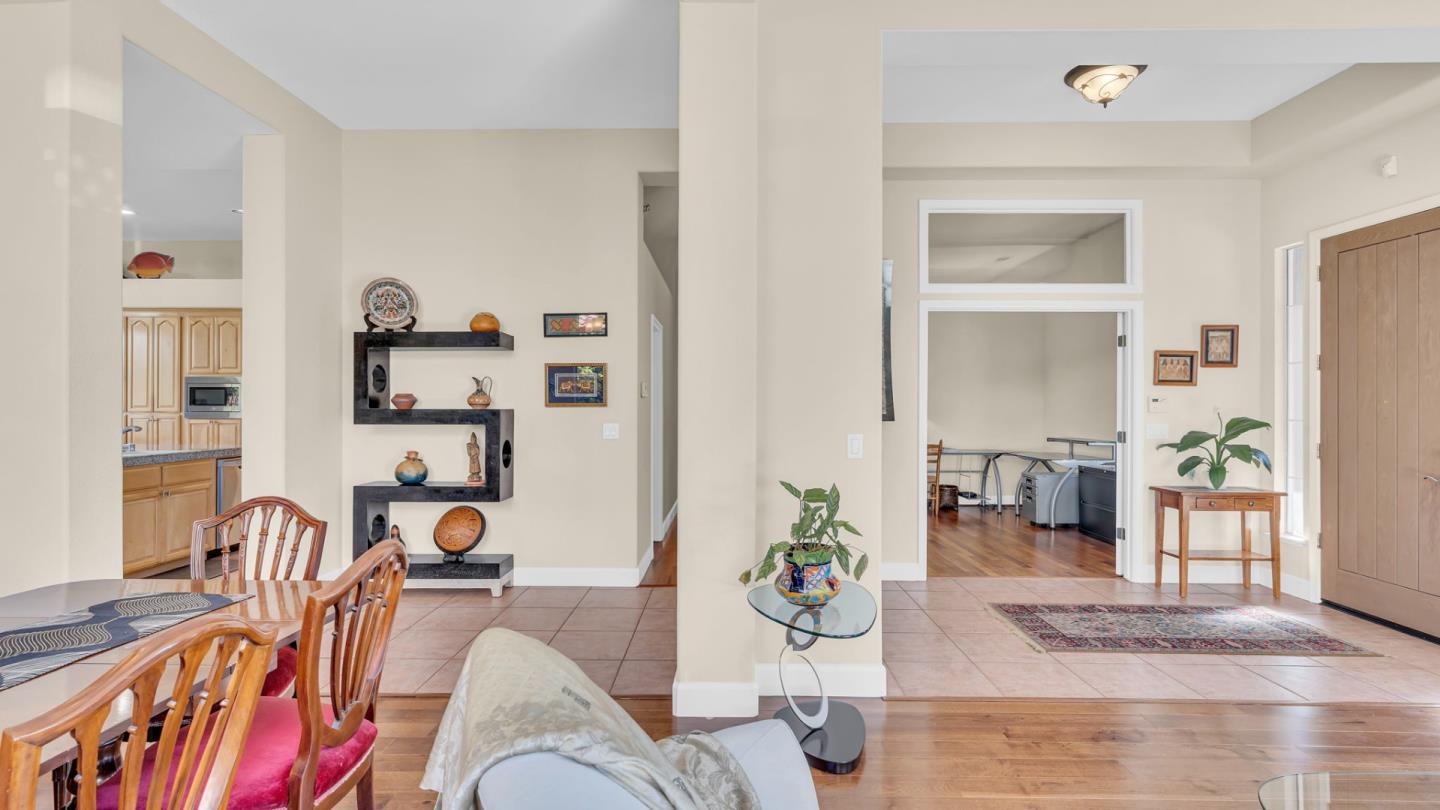 Detail Gallery Image 13 of 49 For 19098 Ravenswood Ct, Morgan Hill,  CA 95037 - 3 Beds | 2/1 Baths