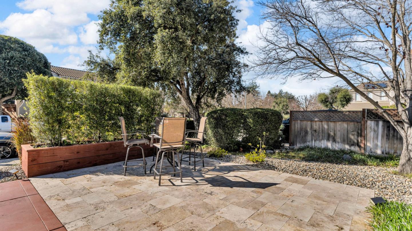 Detail Gallery Image 3 of 49 For 19098 Ravenswood Ct, Morgan Hill,  CA 95037 - 3 Beds | 2/1 Baths