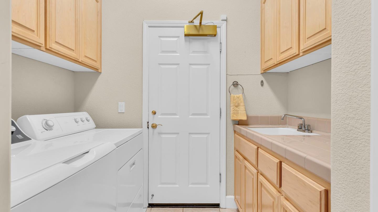 Detail Gallery Image 32 of 49 For 19098 Ravenswood Ct, Morgan Hill,  CA 95037 - 3 Beds | 2/1 Baths