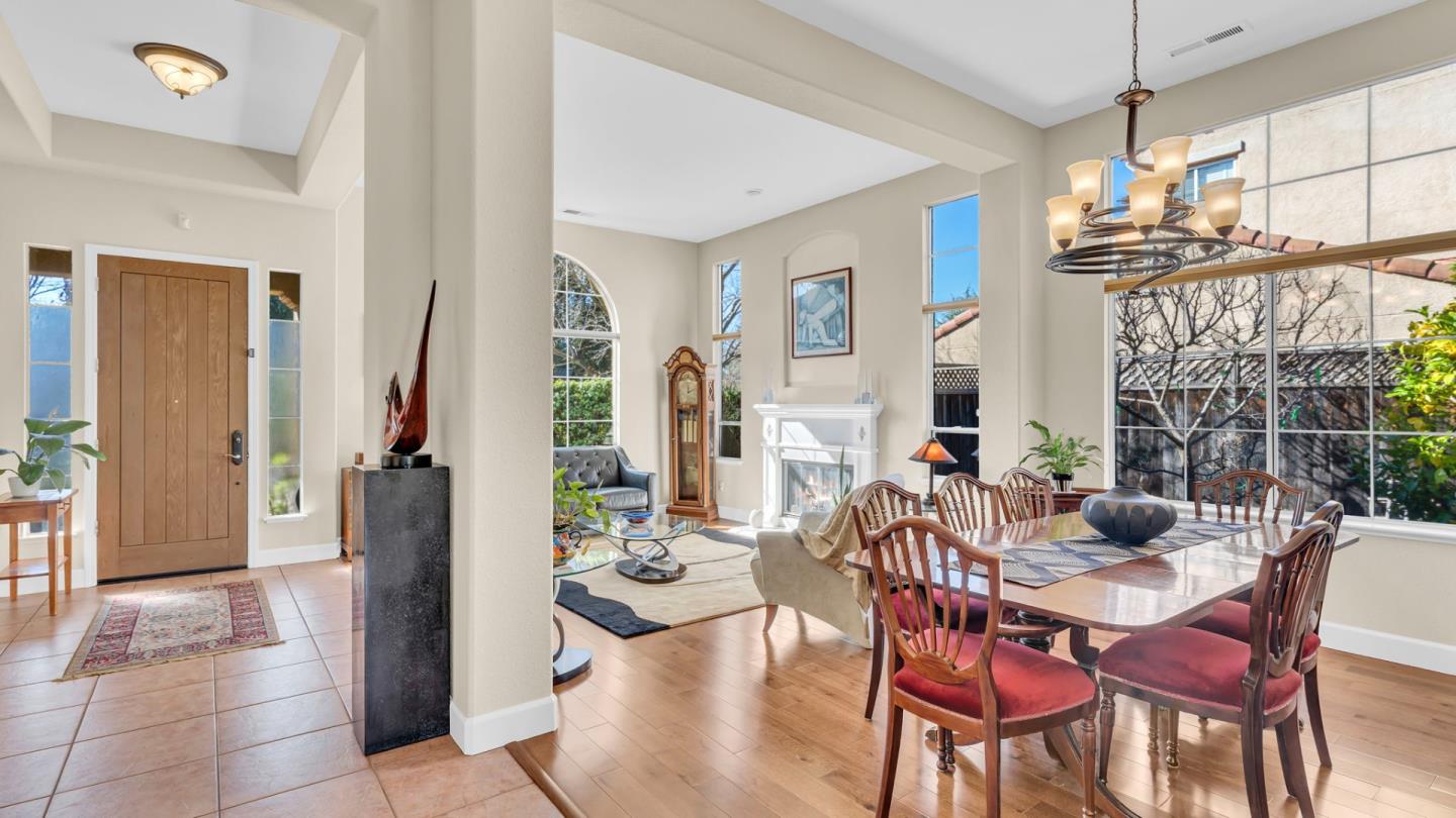 Detail Gallery Image 5 of 49 For 19098 Ravenswood Ct, Morgan Hill,  CA 95037 - 3 Beds | 2/1 Baths