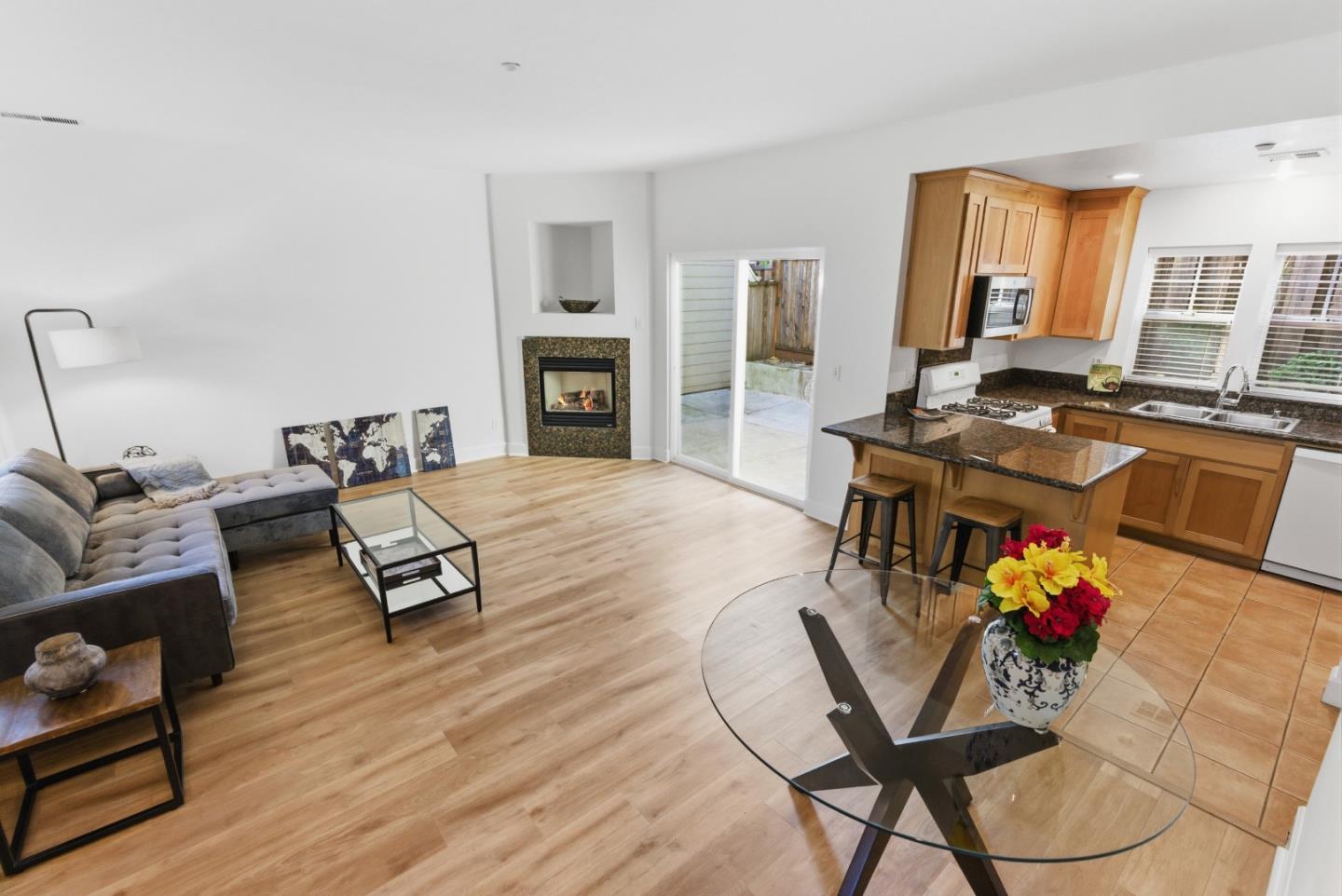 Detail Gallery Image 15 of 26 For 223 Button St, Santa Cruz,  CA 95060 - 2 Beds | 1/1 Baths