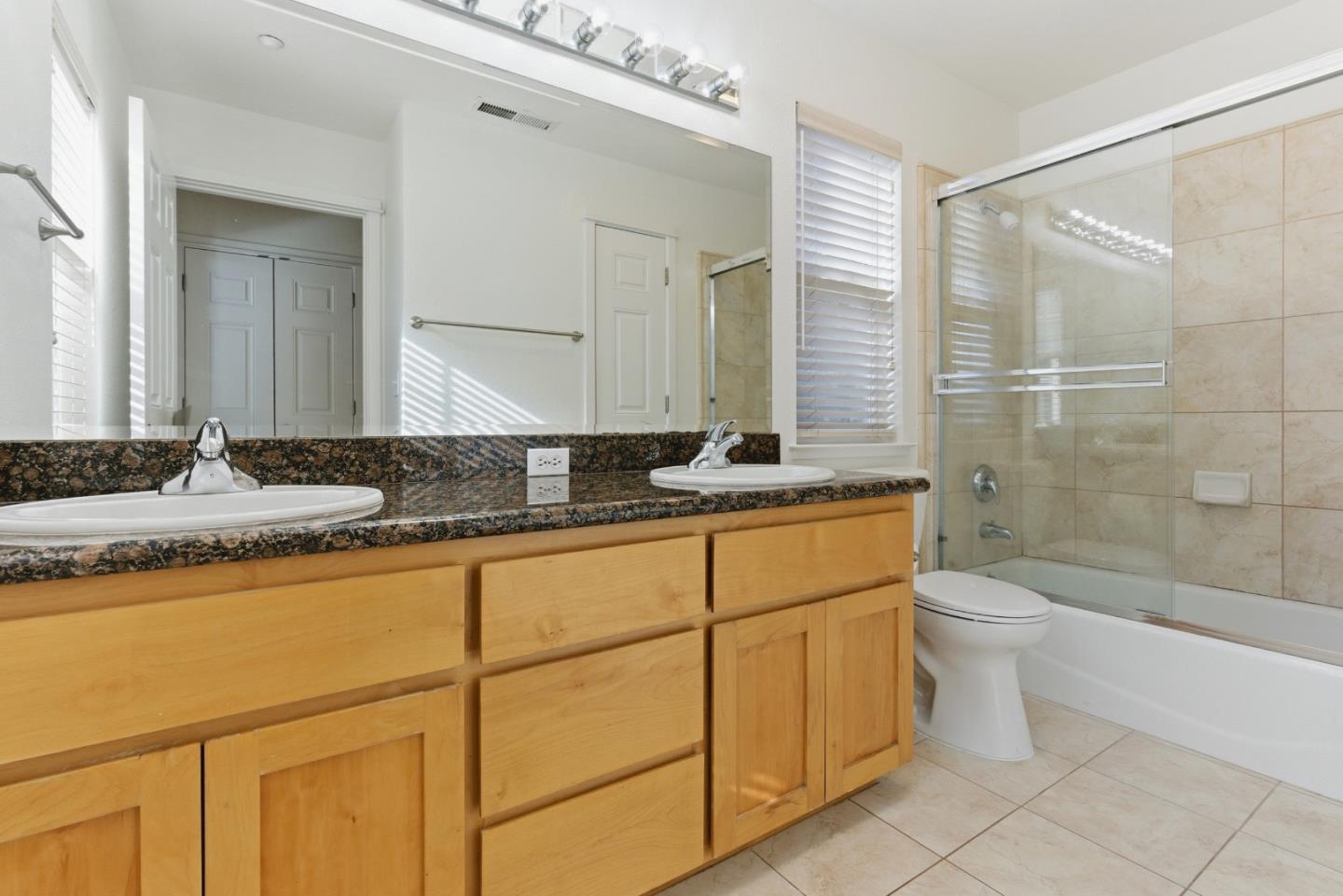 Detail Gallery Image 23 of 26 For 223 Button St, Santa Cruz,  CA 95060 - 2 Beds | 1/1 Baths