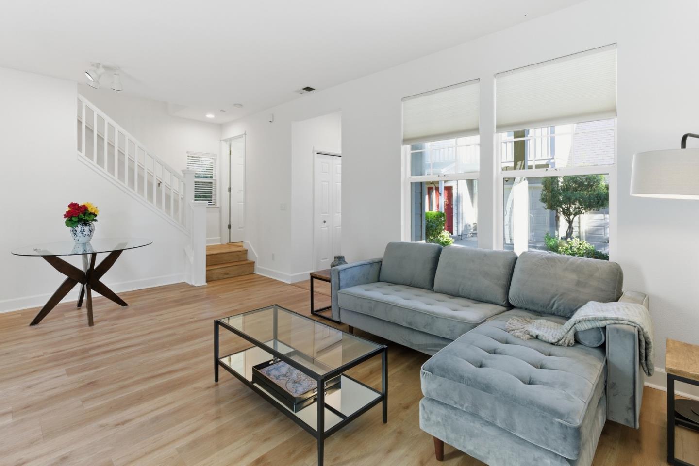 Detail Gallery Image 5 of 26 For 223 Button St, Santa Cruz,  CA 95060 - 2 Beds | 1/1 Baths