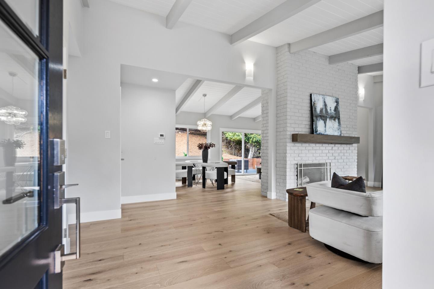 Detail Gallery Image 4 of 19 For 1306 North Rd, Belmont,  CA 94002 - 3 Beds | 2 Baths