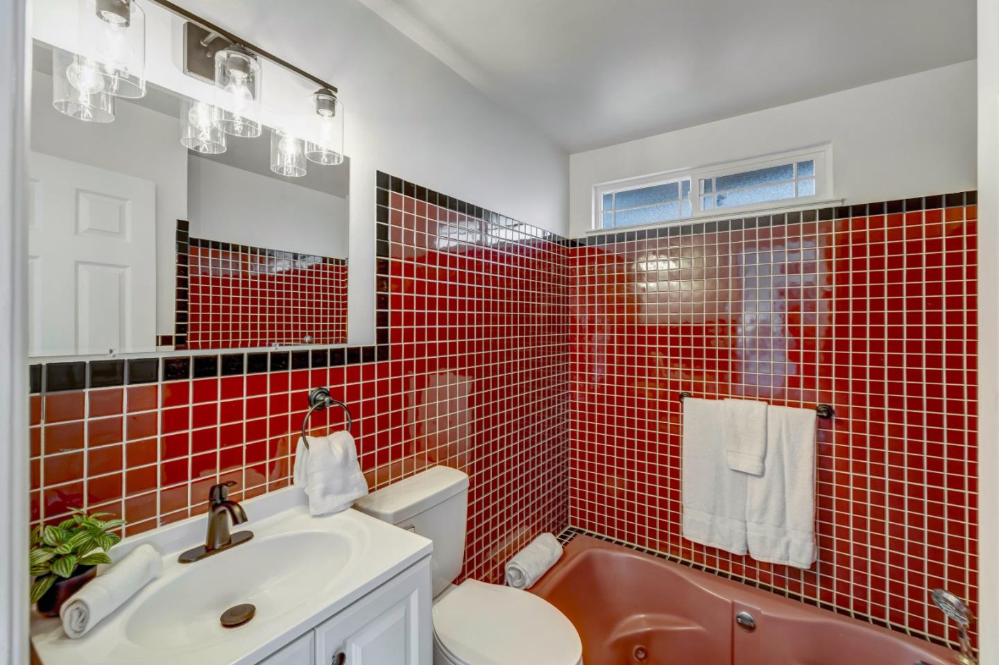 Detail Gallery Image 11 of 13 For 177 San Pablo Ct, Marina,  CA 93933 - 3 Beds | 2 Baths