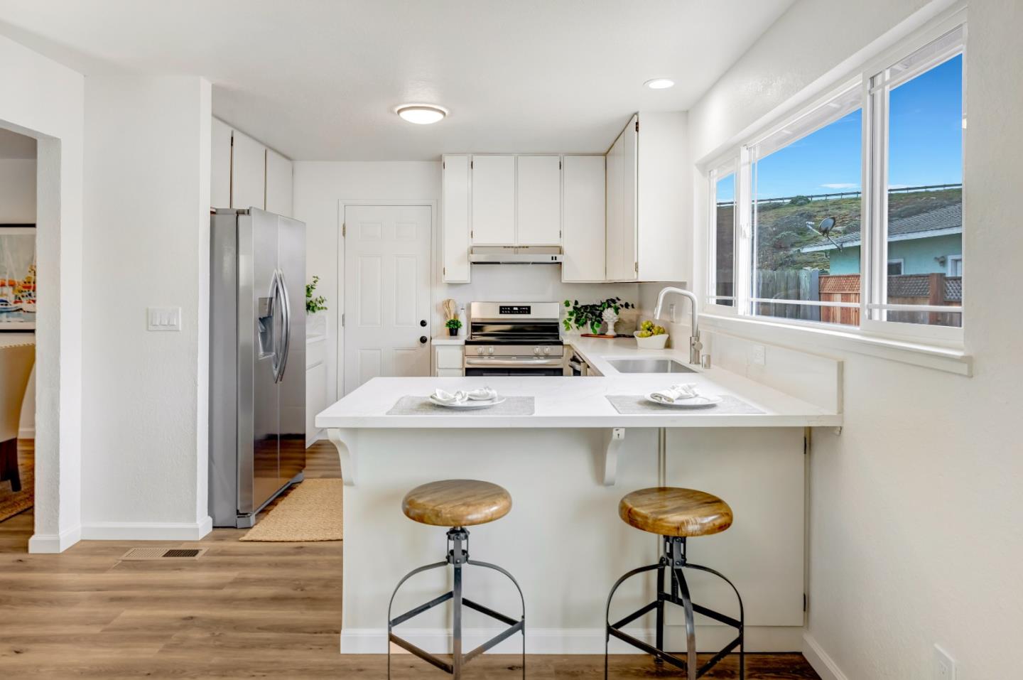 Detail Gallery Image 6 of 13 For 177 San Pablo Ct, Marina,  CA 93933 - 3 Beds | 2 Baths