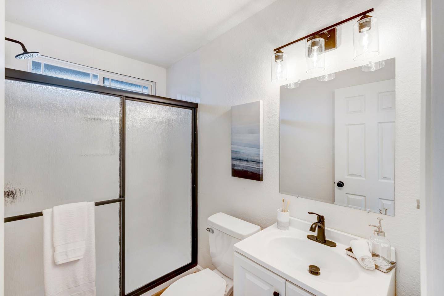 Detail Gallery Image 9 of 13 For 177 San Pablo Ct, Marina,  CA 93933 - 3 Beds | 2 Baths