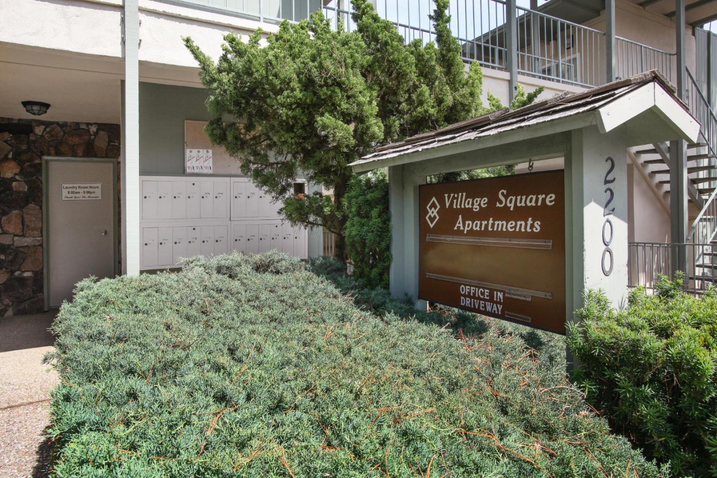 Detail Gallery Image 4 of 26 For 2200 Village Ct, Belmont,  CA 94002 - – Beds | – Baths