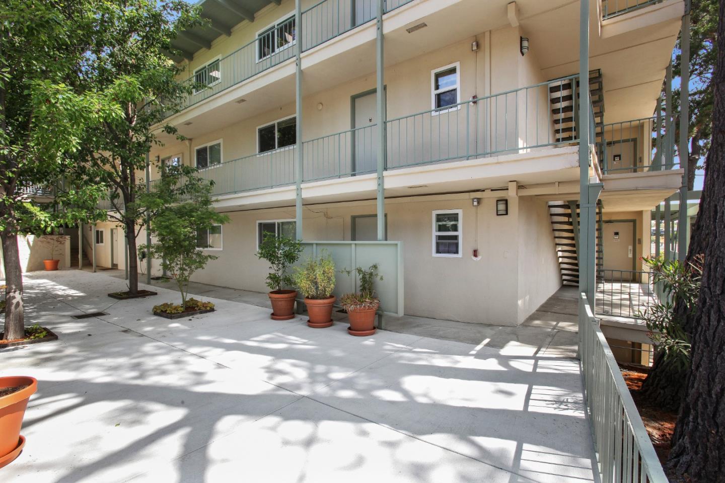 Detail Gallery Image 5 of 26 For 2200 Village Ct, Belmont,  CA 94002 - – Beds | – Baths