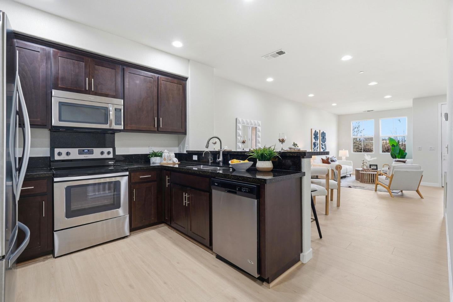 Detail Gallery Image 11 of 40 For 168 E Main Ave, Morgan Hill,  CA 95037 - 3 Beds | 3 Baths