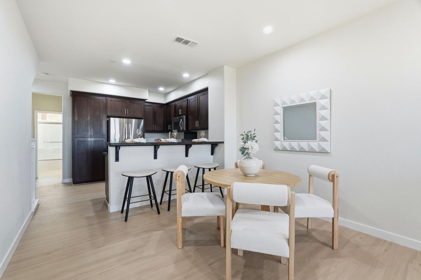 Detail Gallery Image 14 of 40 For 168 E Main Ave, Morgan Hill,  CA 95037 - 3 Beds | 3 Baths