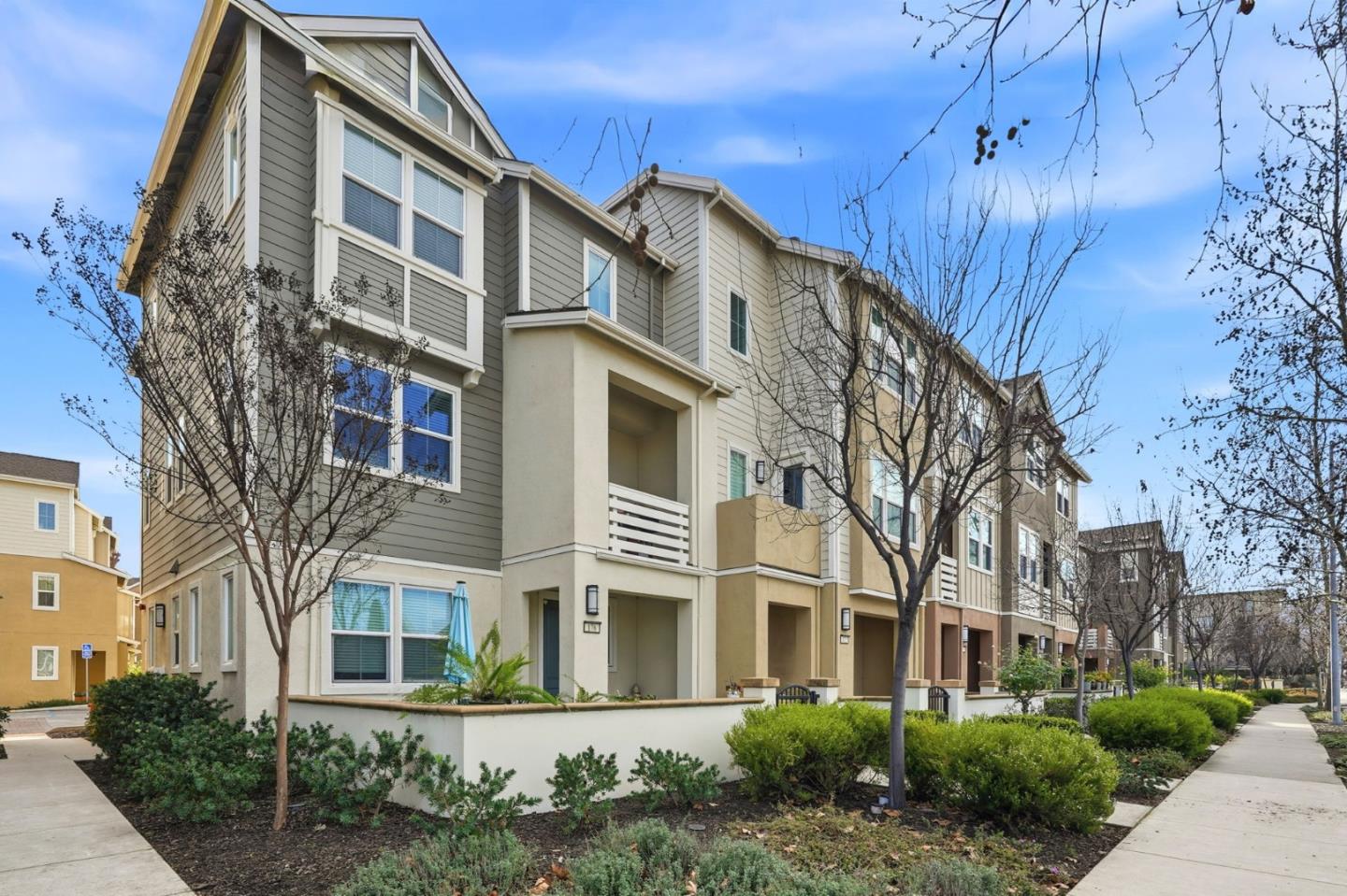 Detail Gallery Image 2 of 40 For 168 E Main Ave, Morgan Hill,  CA 95037 - 3 Beds | 3 Baths