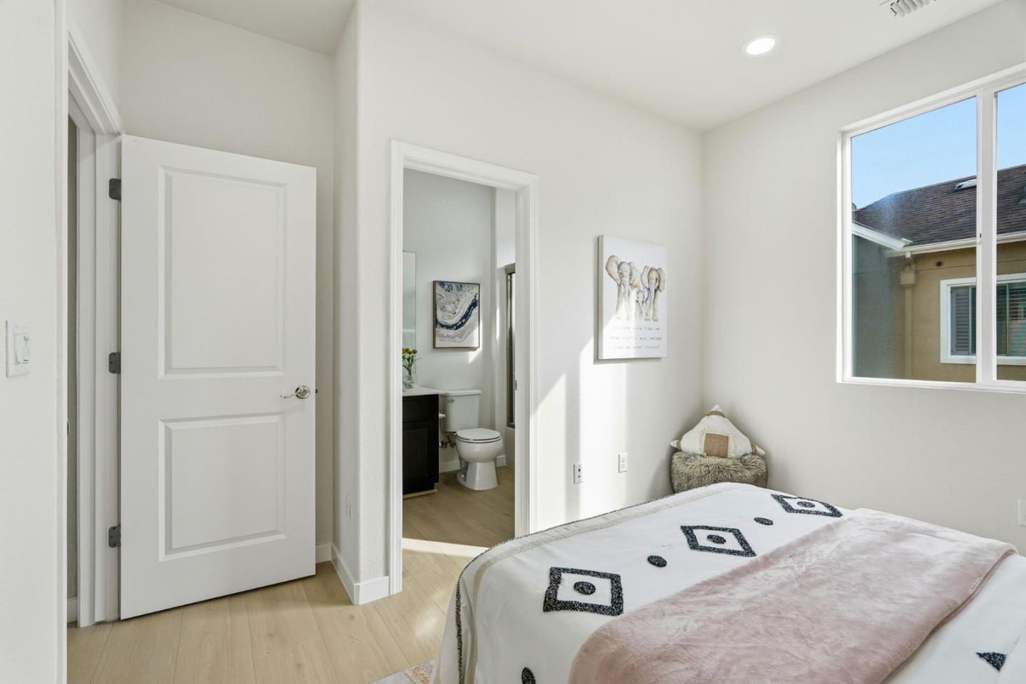 Detail Gallery Image 22 of 40 For 168 E Main Ave, Morgan Hill,  CA 95037 - 3 Beds | 3 Baths