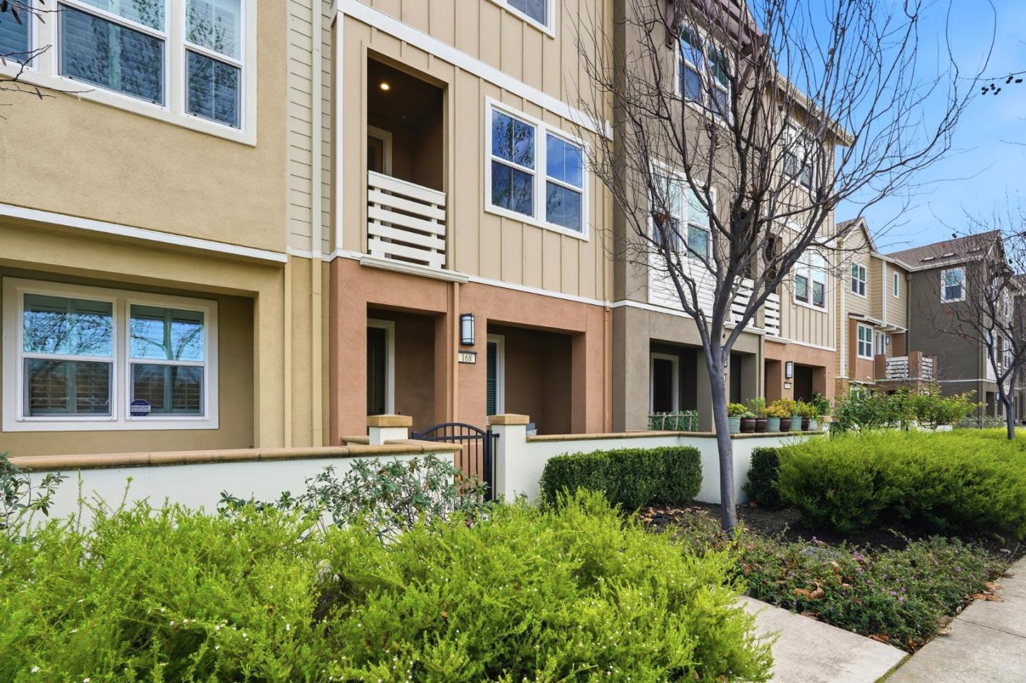 Detail Gallery Image 4 of 40 For 168 E Main Ave, Morgan Hill,  CA 95037 - 3 Beds | 3 Baths