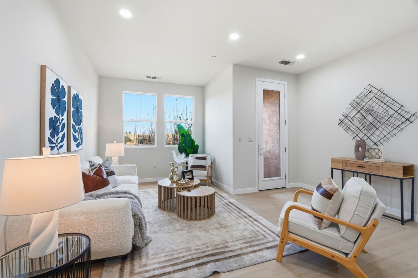 Detail Gallery Image 9 of 40 For 168 E Main Ave, Morgan Hill,  CA 95037 - 3 Beds | 3 Baths