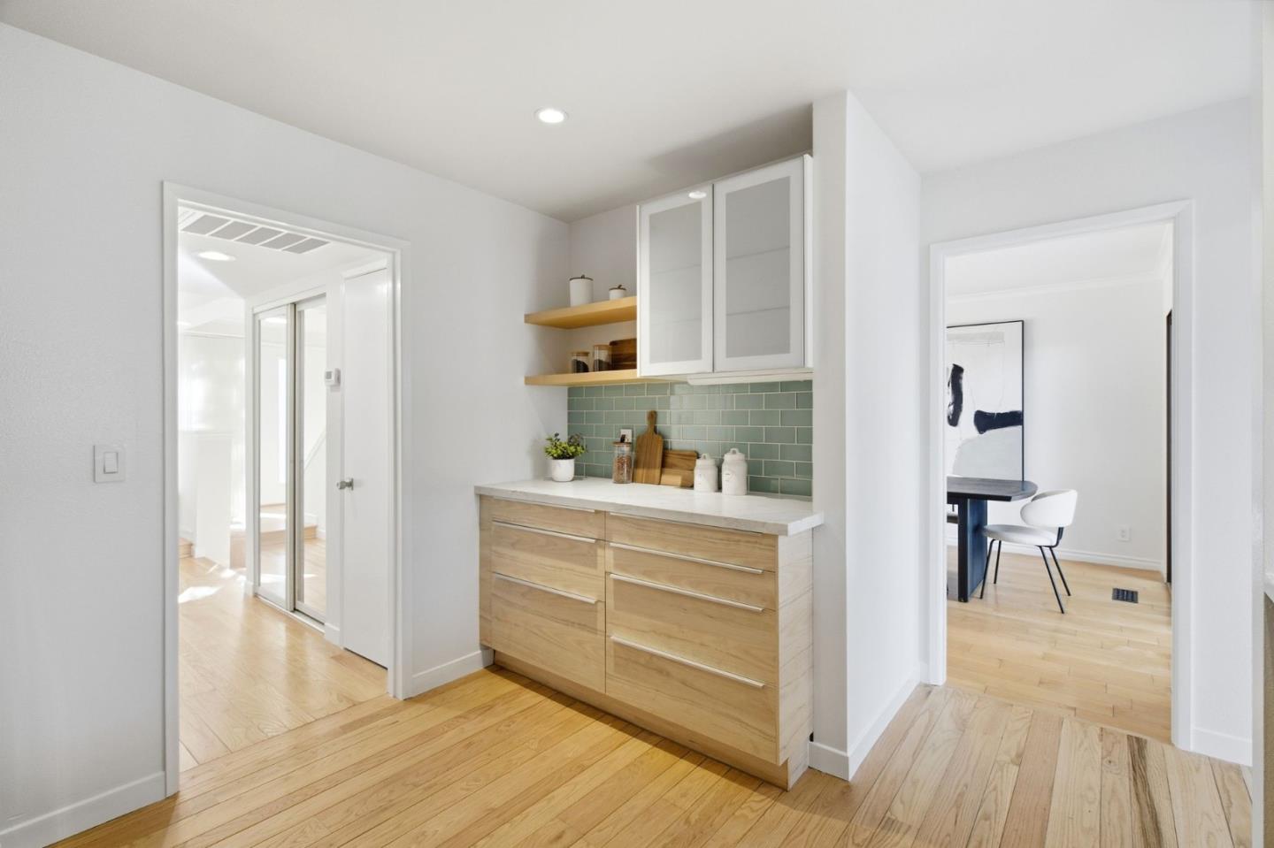 Detail Gallery Image 12 of 32 For 201 Ortega Ave, Mountain View,  CA 94040 - 3 Beds | 2/1 Baths