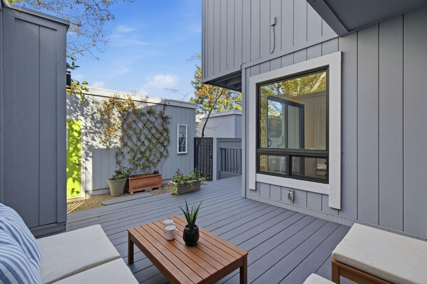 Detail Gallery Image 27 of 32 For 201 Ortega Ave, Mountain View,  CA 94040 - 3 Beds | 2/1 Baths