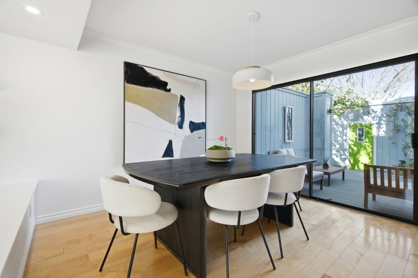 Detail Gallery Image 7 of 32 For 201 Ortega Ave, Mountain View,  CA 94040 - 3 Beds | 2/1 Baths