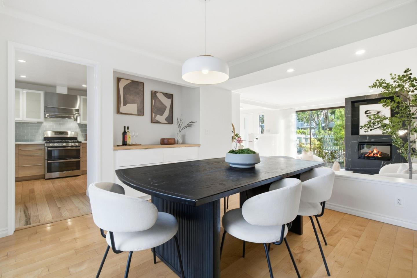 Detail Gallery Image 8 of 32 For 201 Ortega Ave, Mountain View,  CA 94040 - 3 Beds | 2/1 Baths