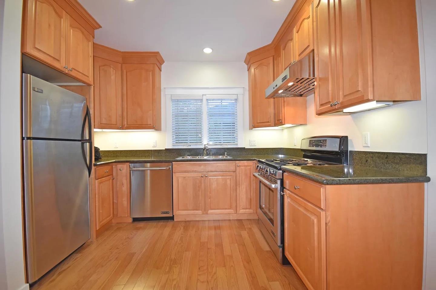 Detail Gallery Image 4 of 11 For 1705 Palm Ave, San Mateo,  CA 94402 - 2 Beds | 2/1 Baths