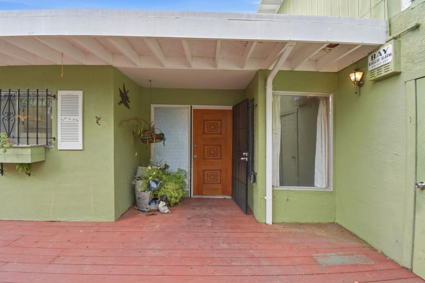 Detail Gallery Image 10 of 56 For 6077 Skyline Blvd, Oakland,  CA 94611 - 3 Beds | 2 Baths