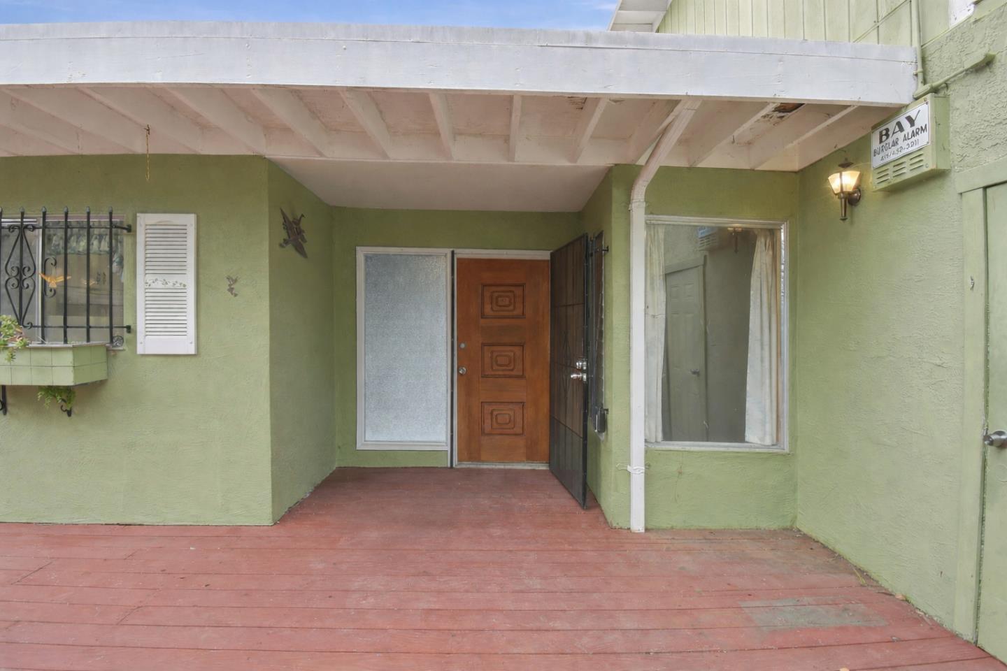 Detail Gallery Image 11 of 56 For 6077 Skyline Blvd, Oakland,  CA 94611 - 3 Beds | 2 Baths