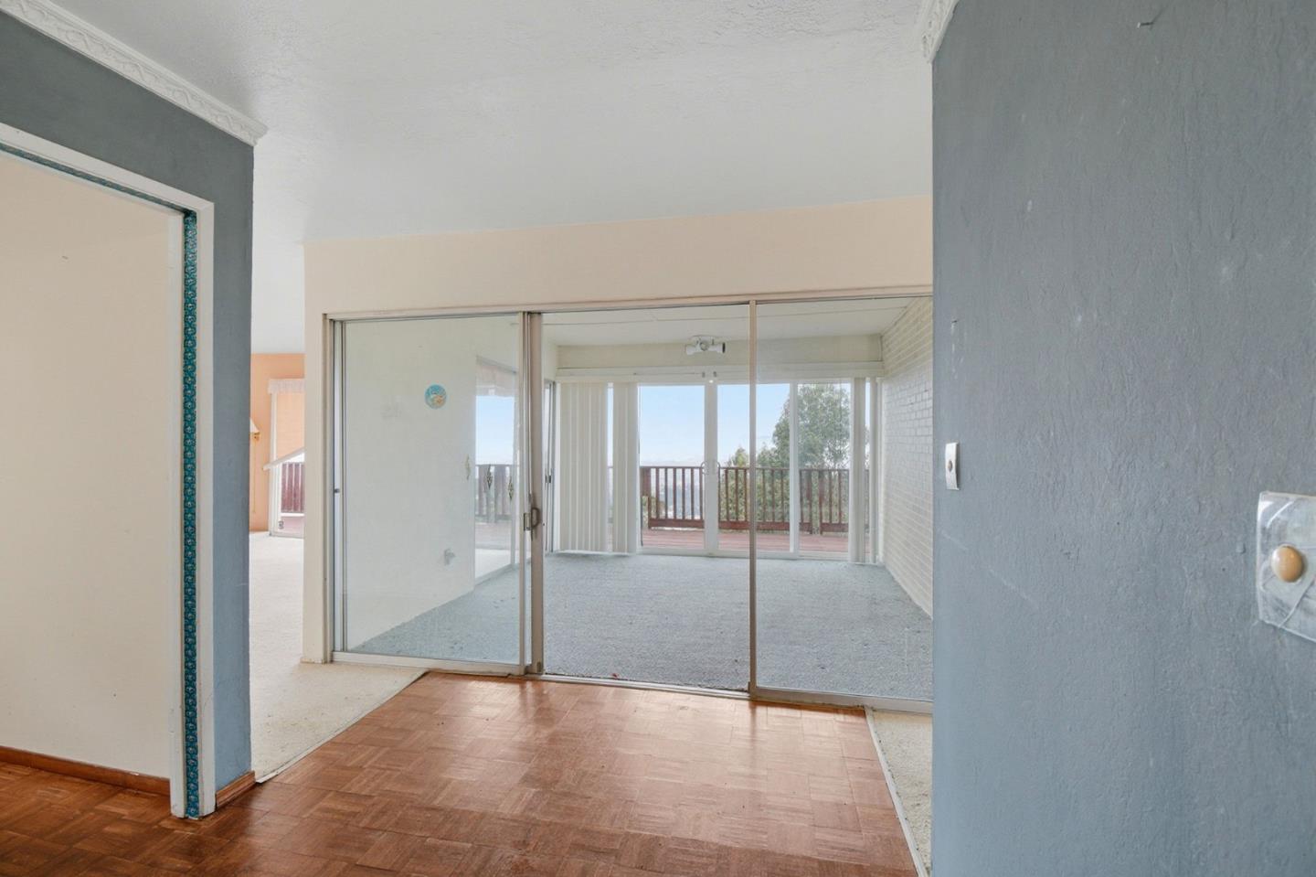 Detail Gallery Image 14 of 56 For 6077 Skyline Blvd, Oakland,  CA 94611 - 3 Beds | 2 Baths