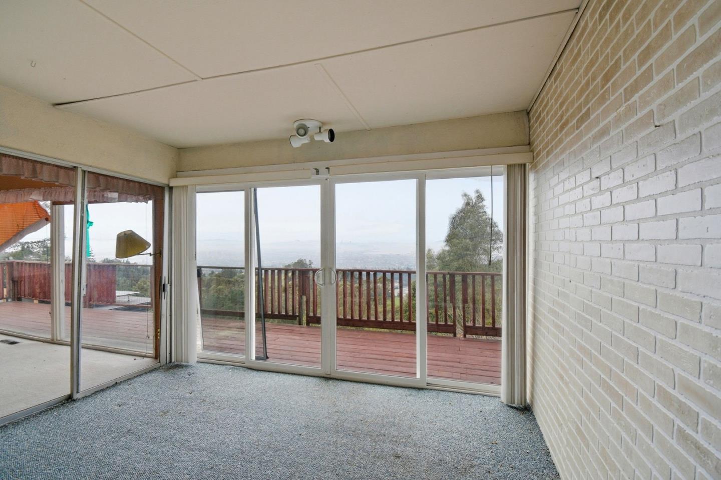 Detail Gallery Image 16 of 56 For 6077 Skyline Blvd, Oakland,  CA 94611 - 3 Beds | 2 Baths