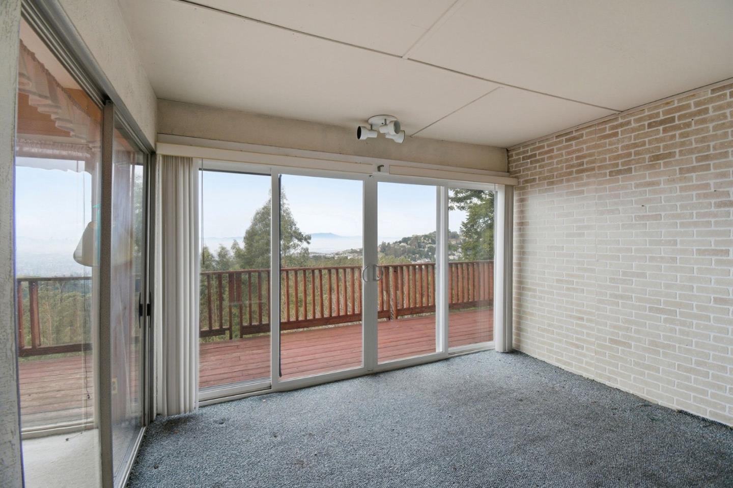 Detail Gallery Image 17 of 56 For 6077 Skyline Blvd, Oakland,  CA 94611 - 3 Beds | 2 Baths