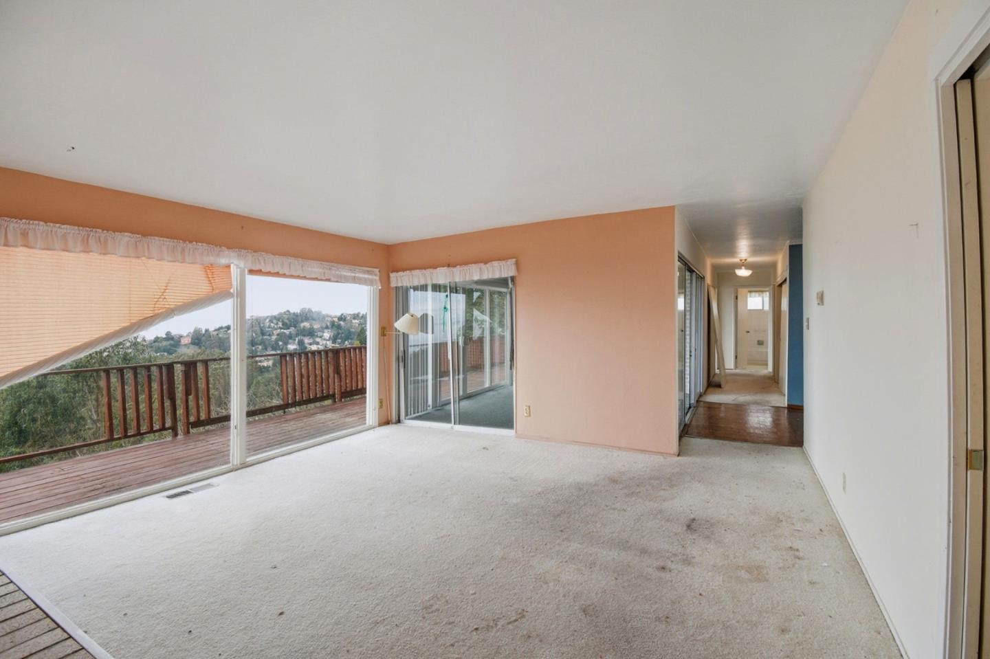 Detail Gallery Image 18 of 56 For 6077 Skyline Blvd, Oakland,  CA 94611 - 3 Beds | 2 Baths